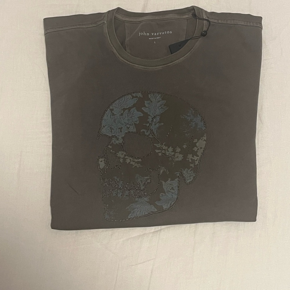 John Varvatos Men’s Skull Appliqué T shirt